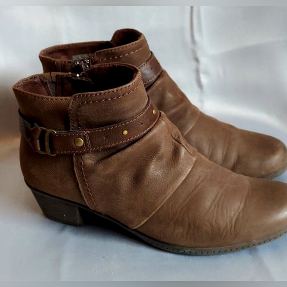 Earth Origins "Meryl" Shoes, Size 8.5, Brown Leather Booties, Stacked Wood Heels - Picture 4 of 12